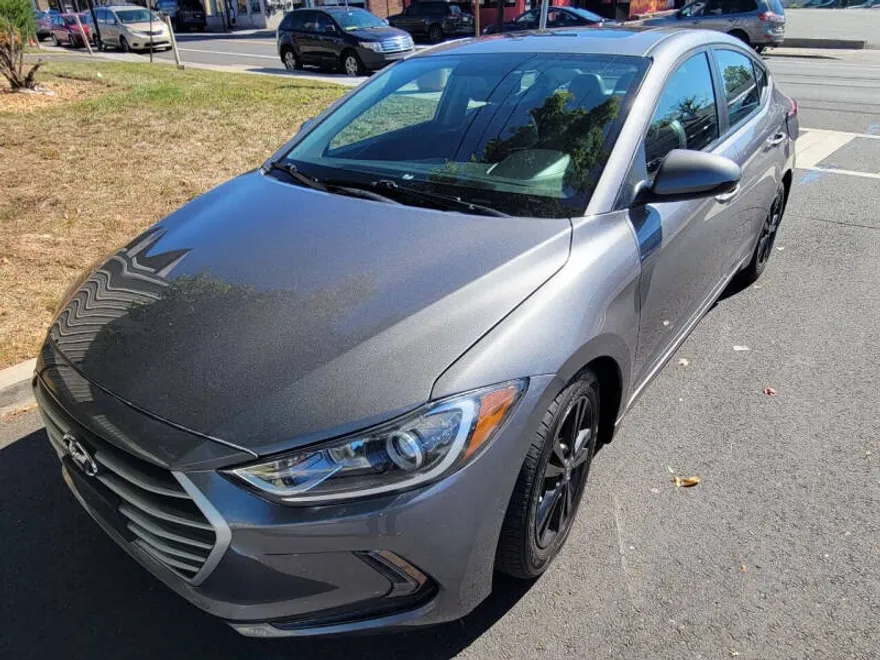 2018 Hyundai Elantra SEL photo 1