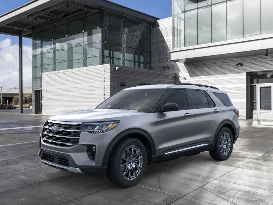 2025 Ford Explorer photo 1