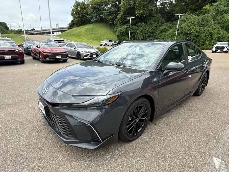 2025 Toyota Camry SE photo 1