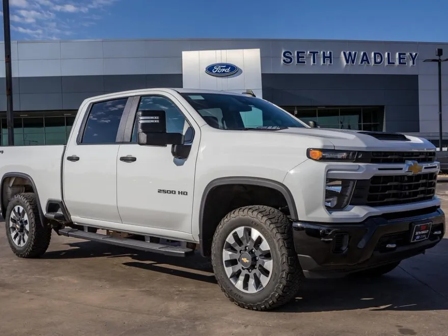 2024 Chevrolet Silverado 2500HD Custom photo 1