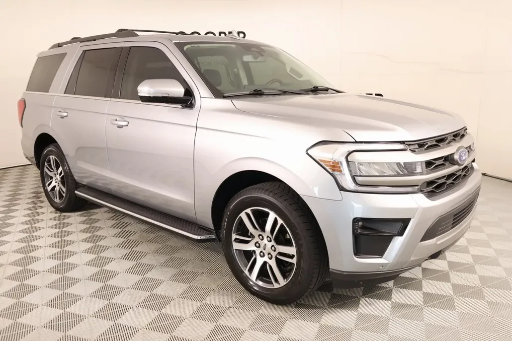 2023 Ford Expedition XLT photo 1