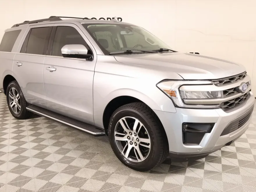 2023 Ford Expedition XLT photo 1