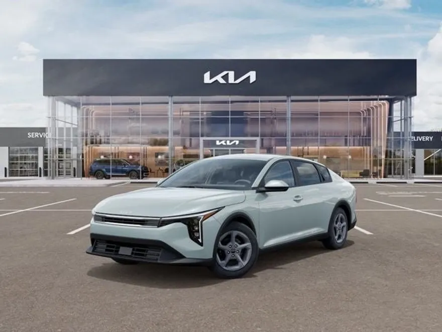 2025 Kia K4 LXS photo 1