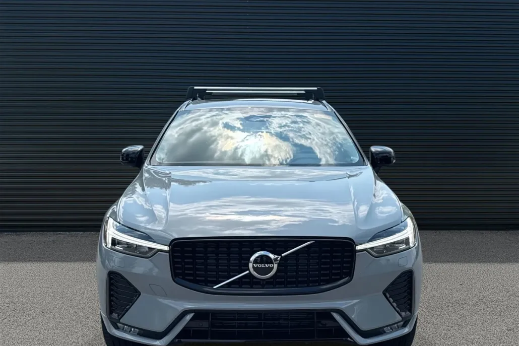 2025 Volvo XC60 B5 Core photo 1