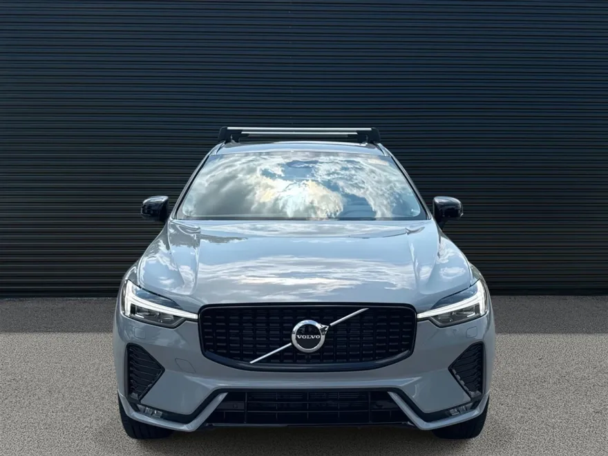 2025 Volvo XC60 B5 Core photo 1