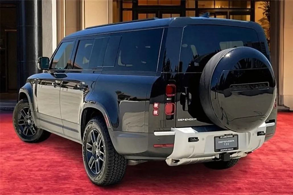 2025 Land Rover Defender 130 S photo 1