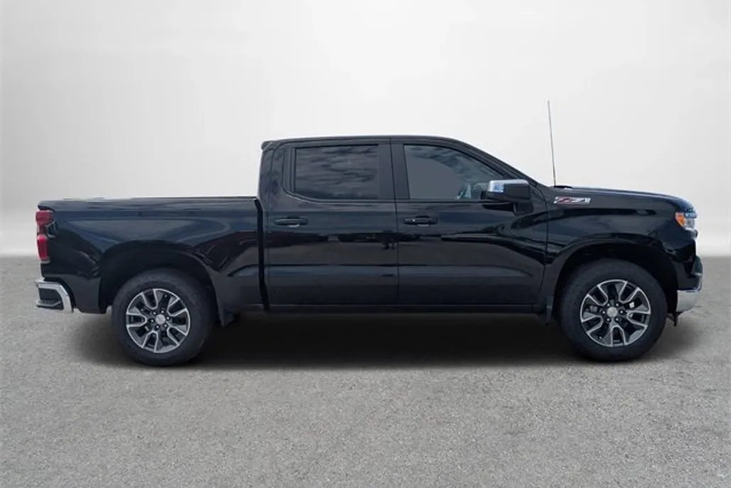 2026 Chevrolet Silverado 1500 LT photo 1