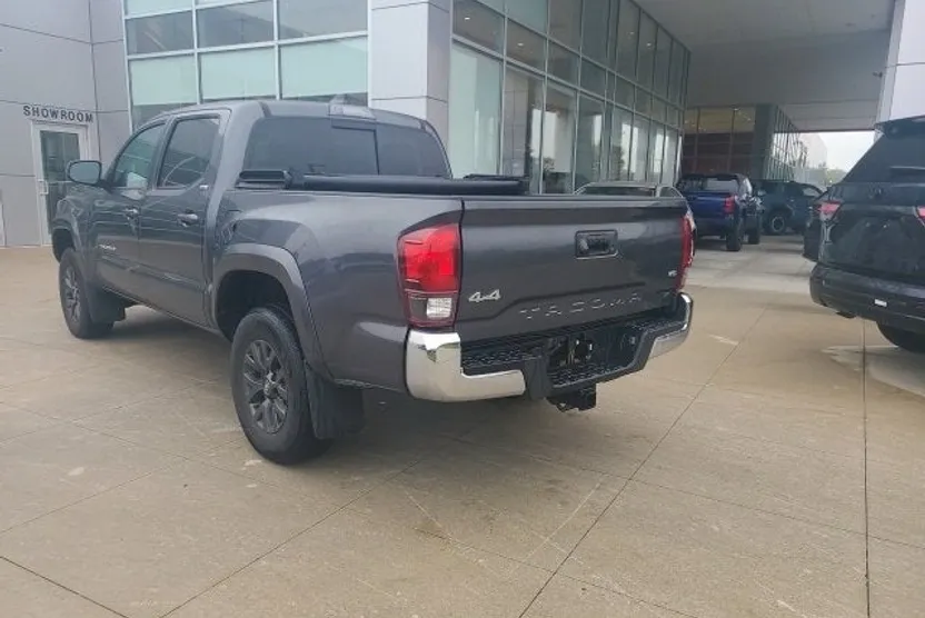 2022 Toyota Tacoma SR5 Double Cab V6 photo 1