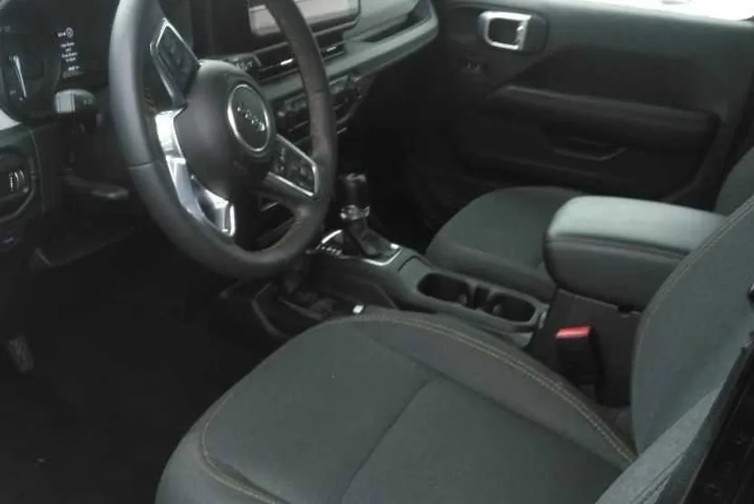 2024 Jeep Wrangler 4xe Sahara photo 1