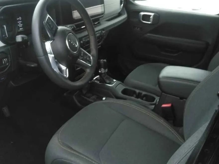 2024 Jeep Wrangler 4xe Sahara photo 1