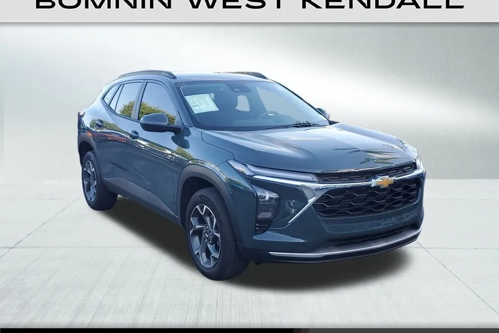 2025 Chevrolet Trax LT photo 1