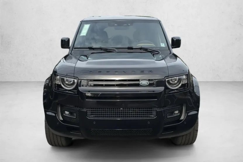 2025 Land Rover Defender V8 photo 1