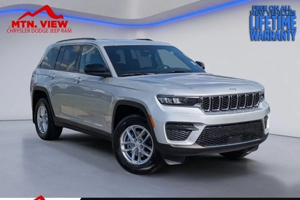 2025 Jeep Grand Cherokee Laredo photo 1