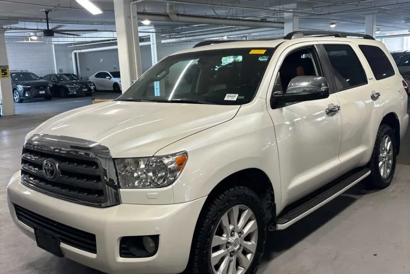 2017 Toyota Sequoia Platinum photo 1