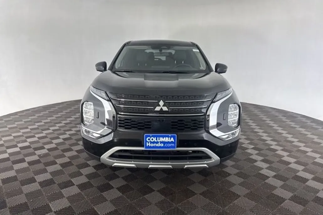 2024 Mitsubishi Outlander SE photo 1