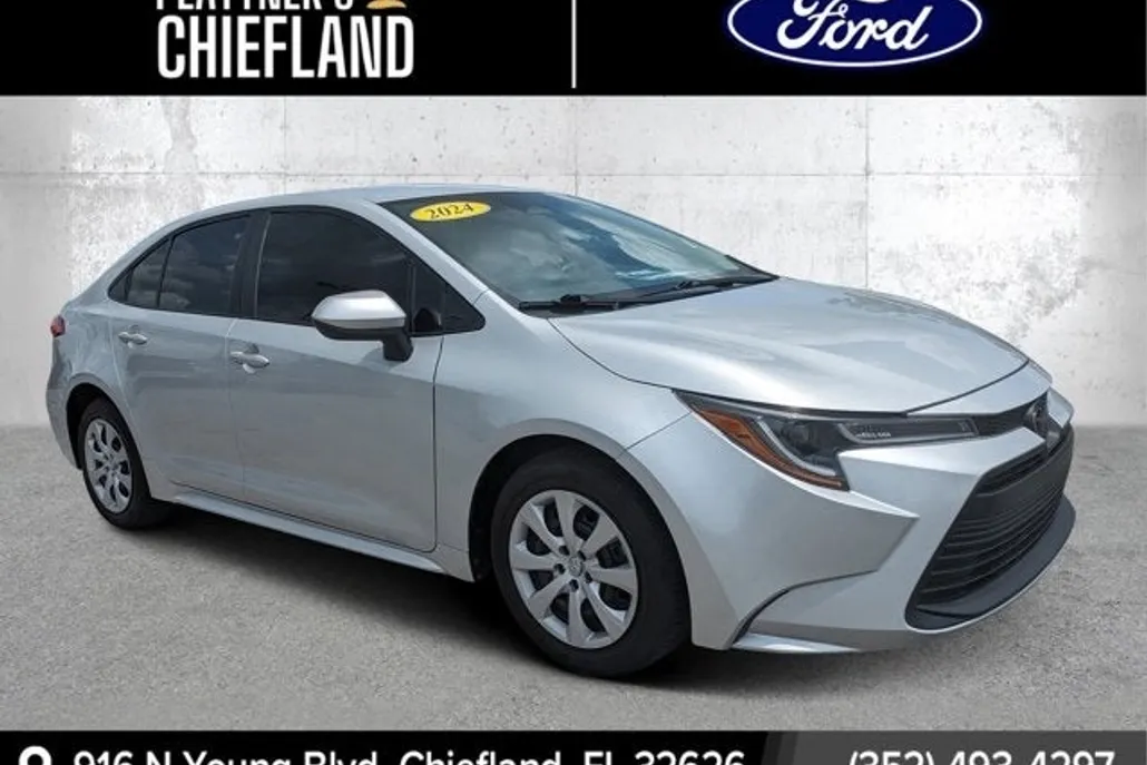 2024 Toyota Corolla LE photo 1