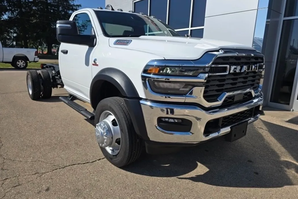 2025 Ram 5500 photo 1