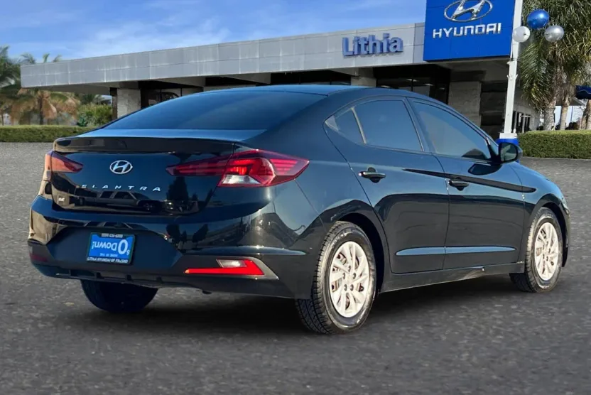 2020 Hyundai Elantra SE photo 1
