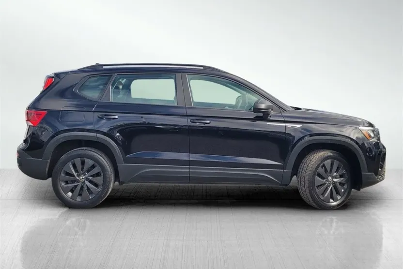 2022 Volkswagen Taos S photo 1