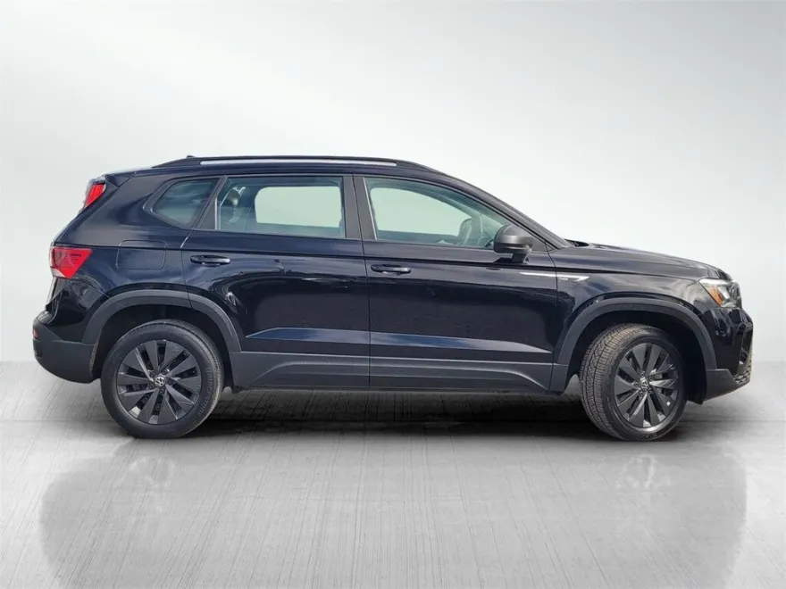2022 Volkswagen Taos S photo 1