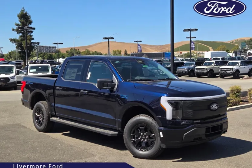2025 Ford F-150 Lightning XLT photo 1