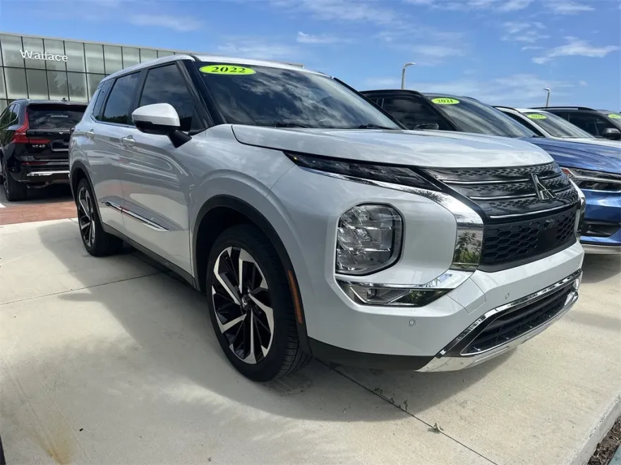 2022 Mitsubishi Outlander SE photo 1