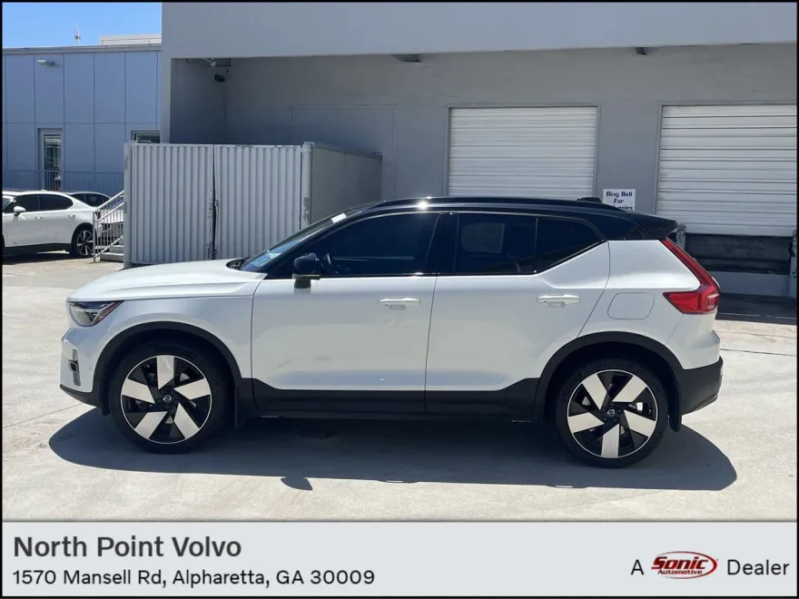 2023 Volvo XC40 Recharge Twin Ultimate photo 1