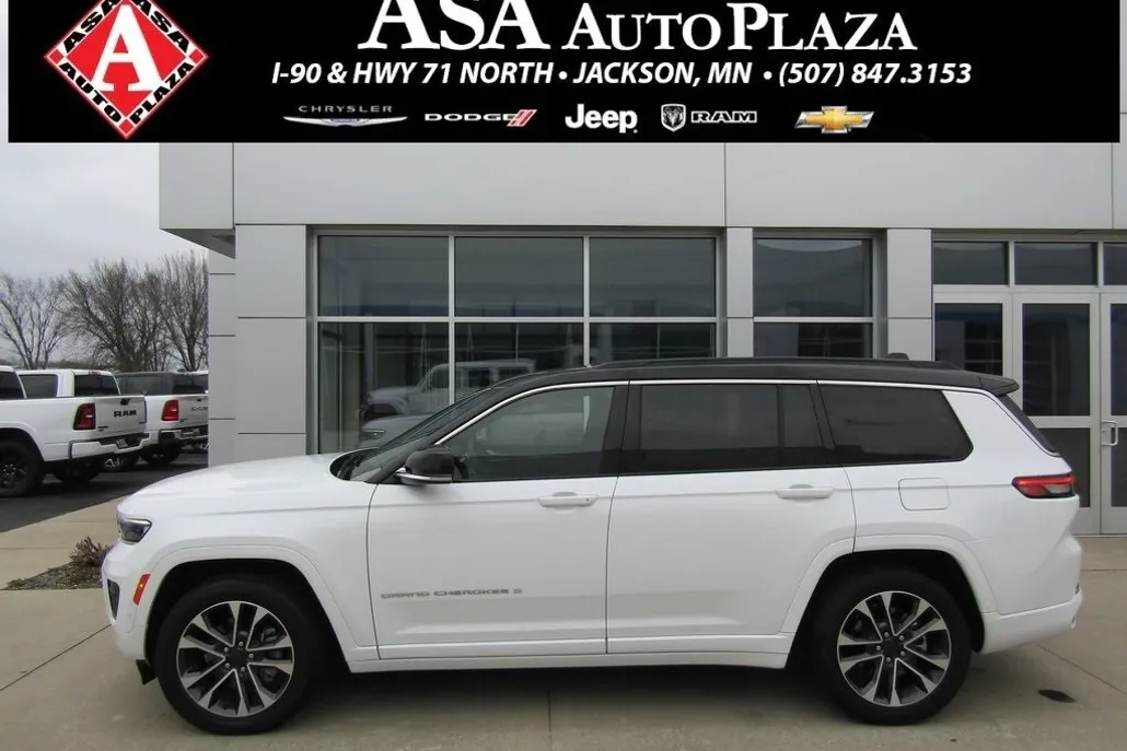 2024 Jeep Grand Cherokee Overland photo 1