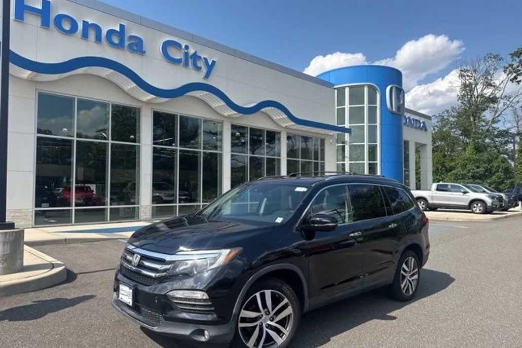 2016 Honda Pilot Touring photo 1