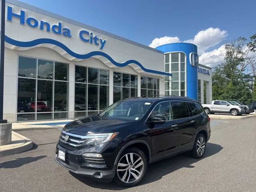 2016 Honda Pilot Touring photo 1