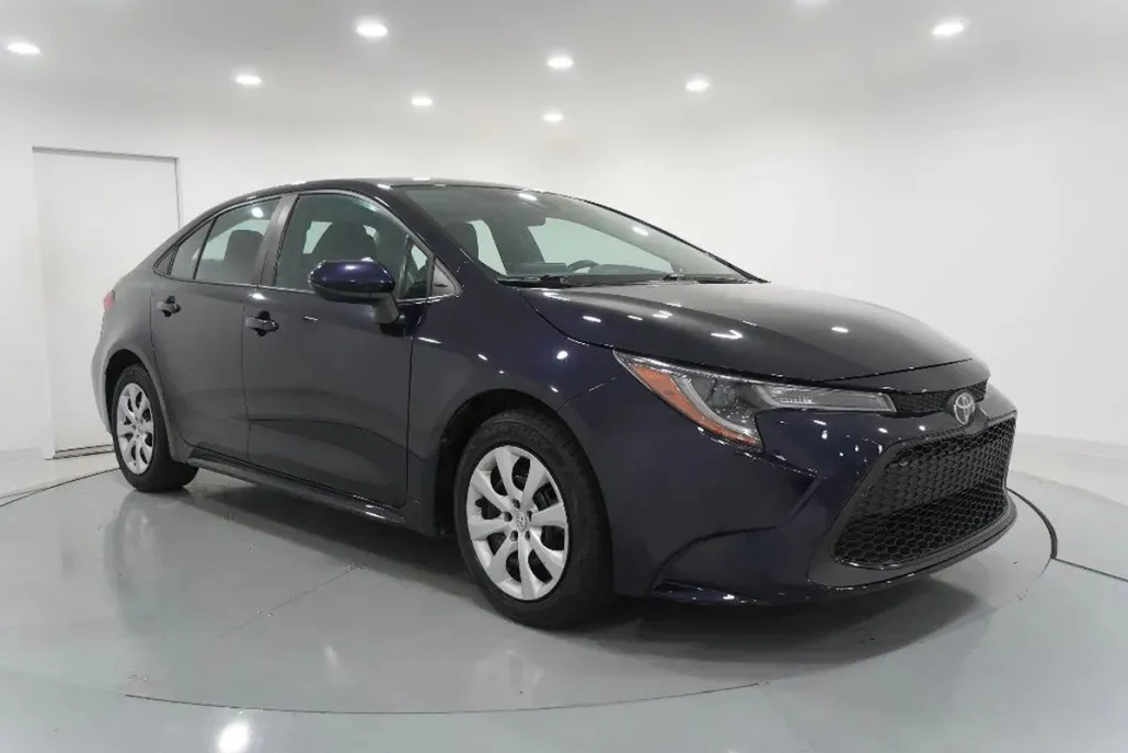 2022 Toyota Corolla LE photo 1