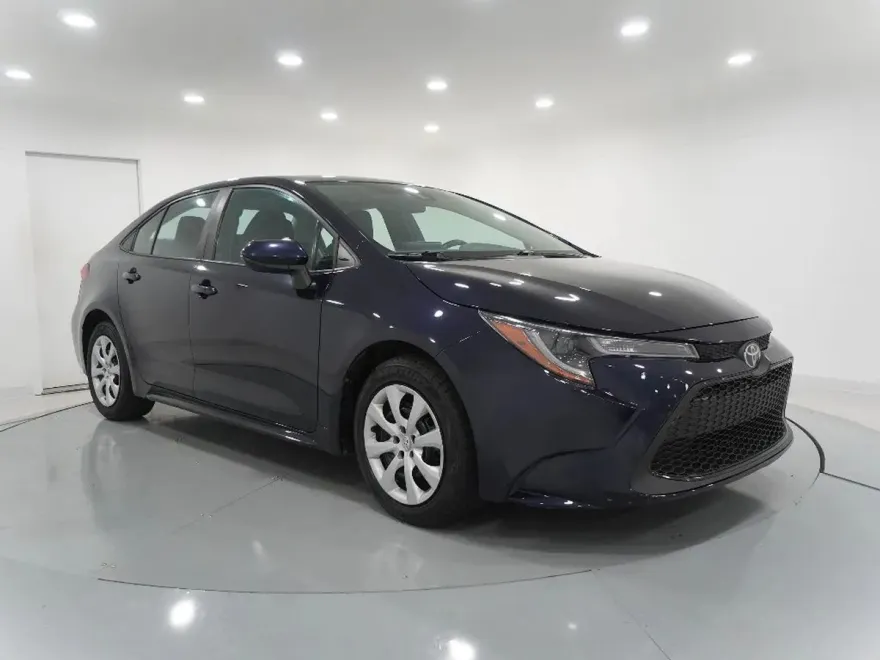 2022 Toyota Corolla LE photo 1
