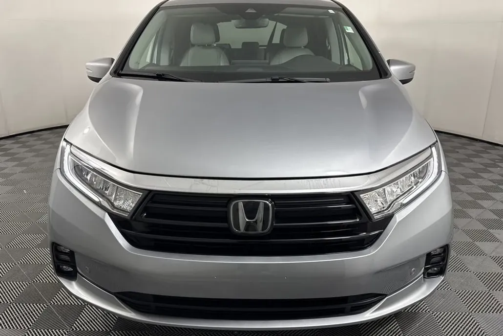 2023 Honda Odyssey Touring photo 1