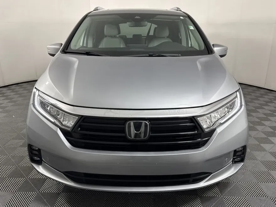 2023 Honda Odyssey Touring photo 1