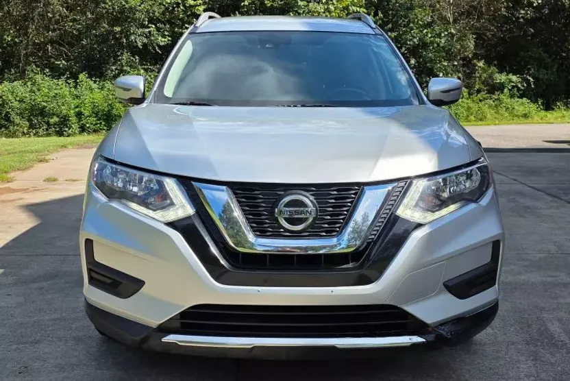 2019 Nissan Rogue SV photo 1