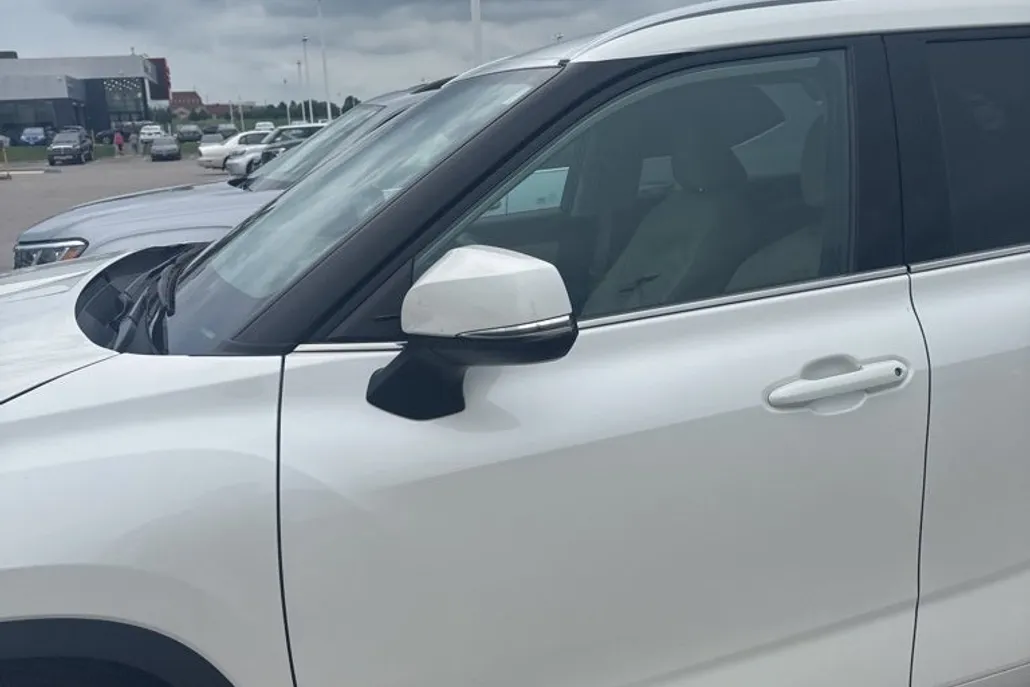 2020 Toyota Highlander XLE photo 1