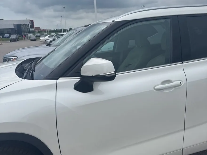 2020 Toyota Highlander XLE photo 1