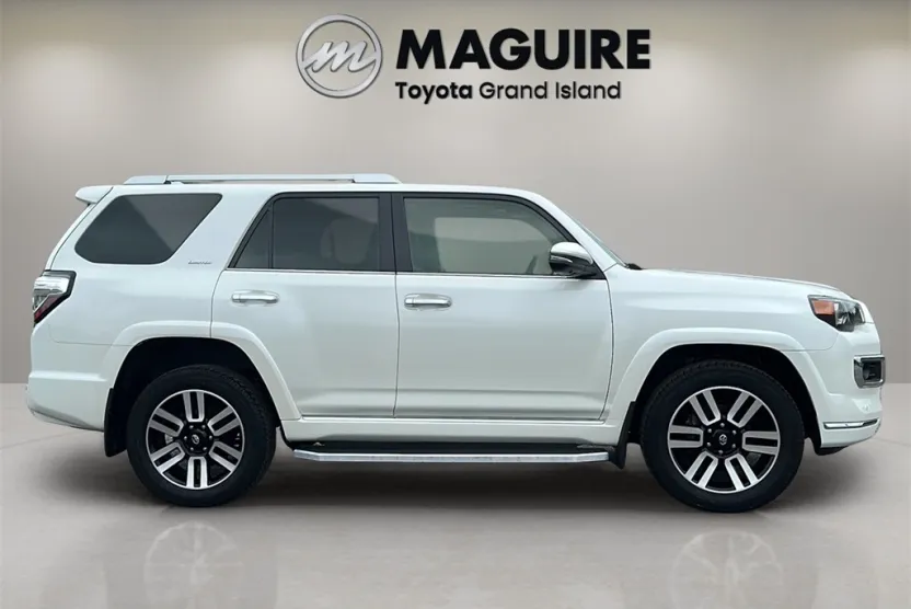 2022 Toyota 4Runner Limited photo 1