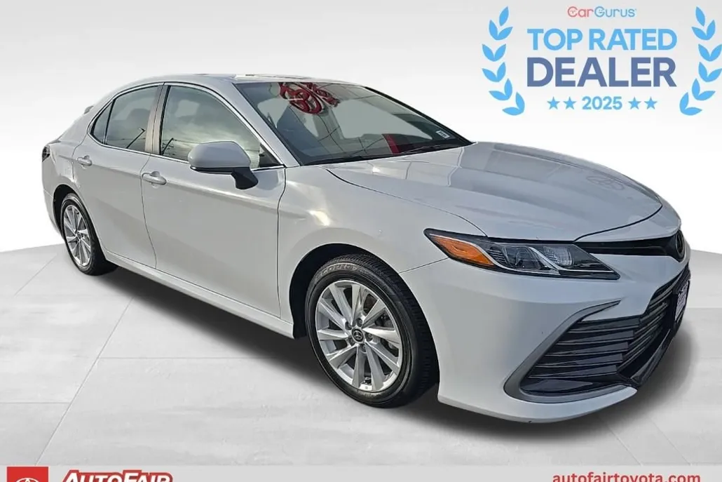 2024 Toyota Camry LE photo 1