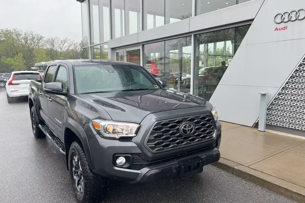 2022 Toyota Tacoma TRD Off-Road photo 1
