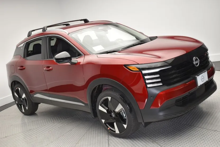 2026 Nissan Kicks SR photo 1