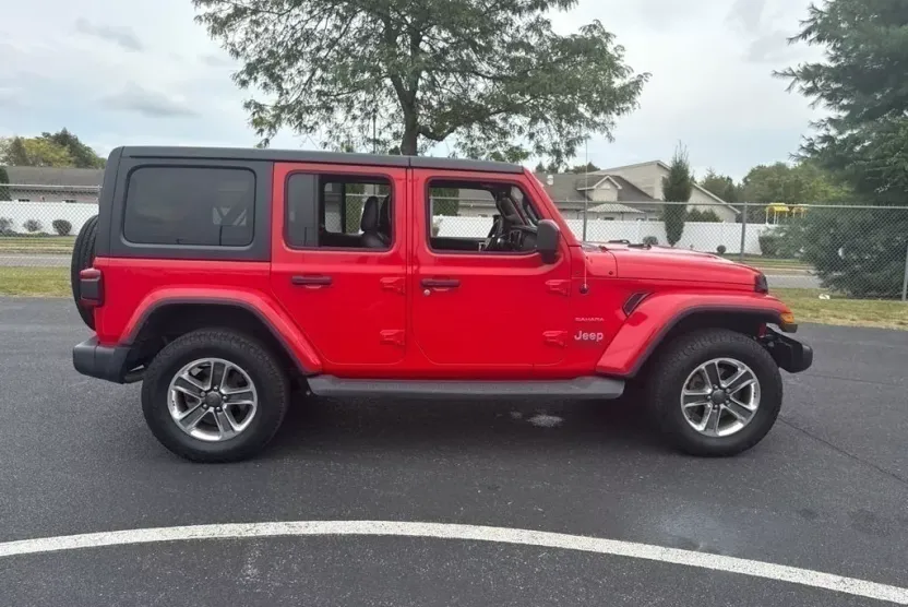 2018 Jeep Wrangler Unlimited Sahara Sport photo 1