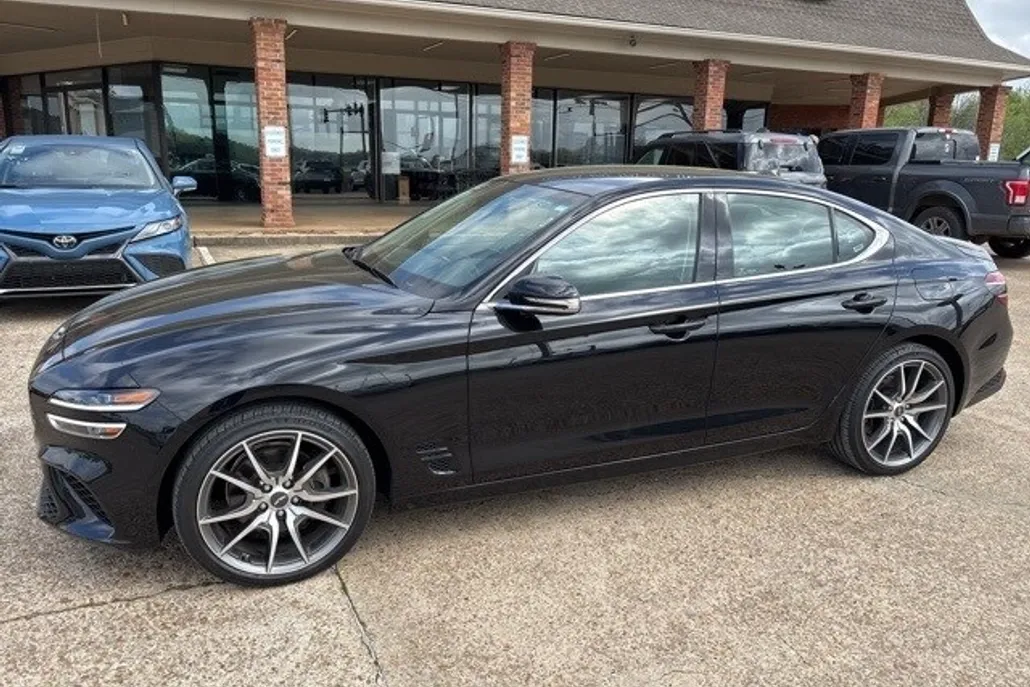 2023 Genesis G70 2.0T photo 1
