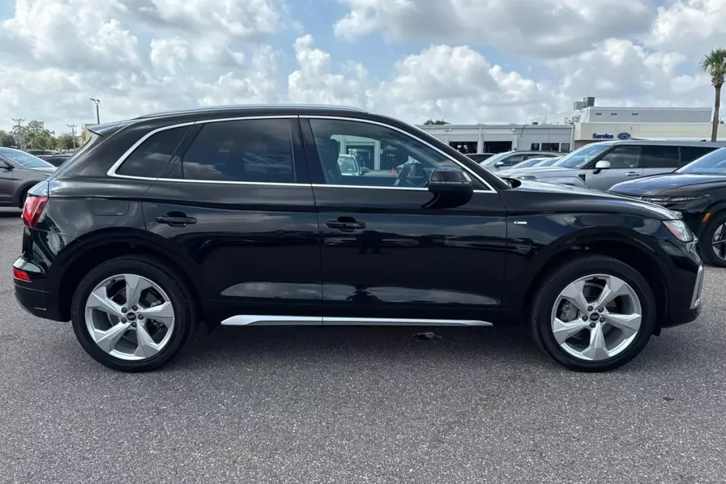 2022 Audi Q5 S line Premium Plus photo 1