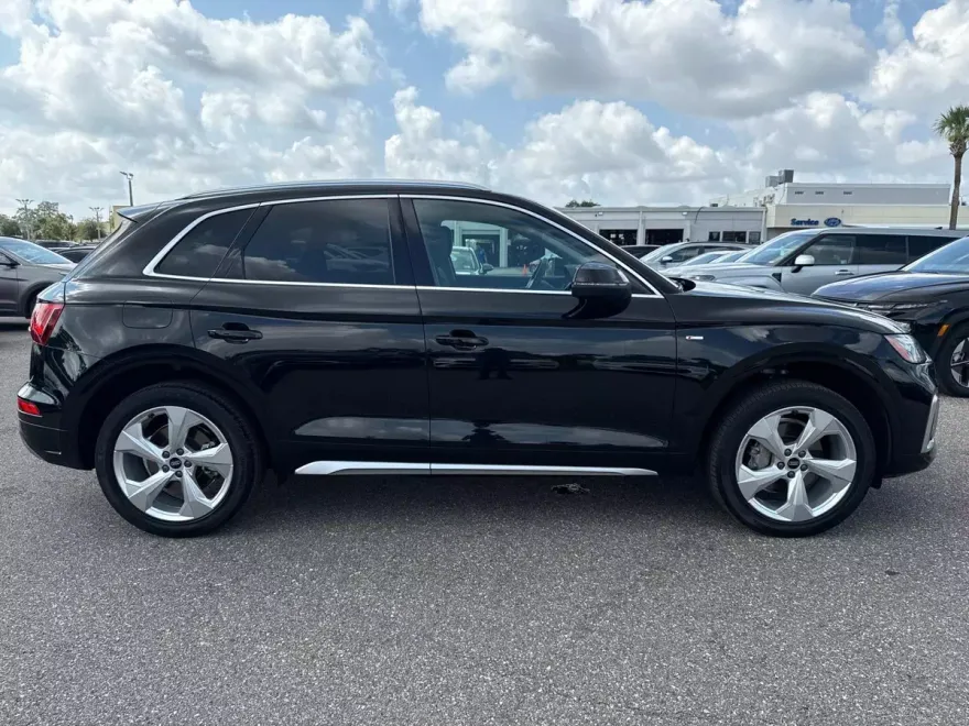 2022 Audi Q5 S line Premium Plus photo 1