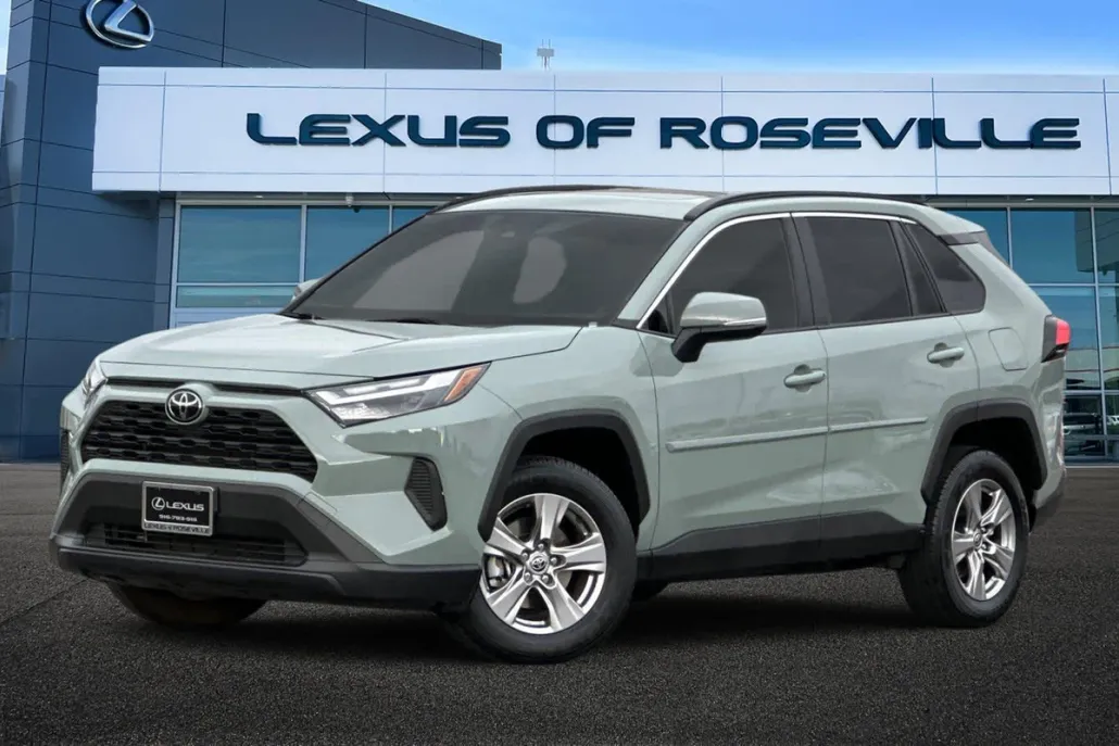 2023 Toyota RAV4 XLE photo 1