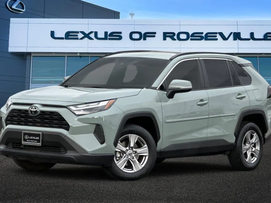 2023 Toyota RAV4 XLE photo 1