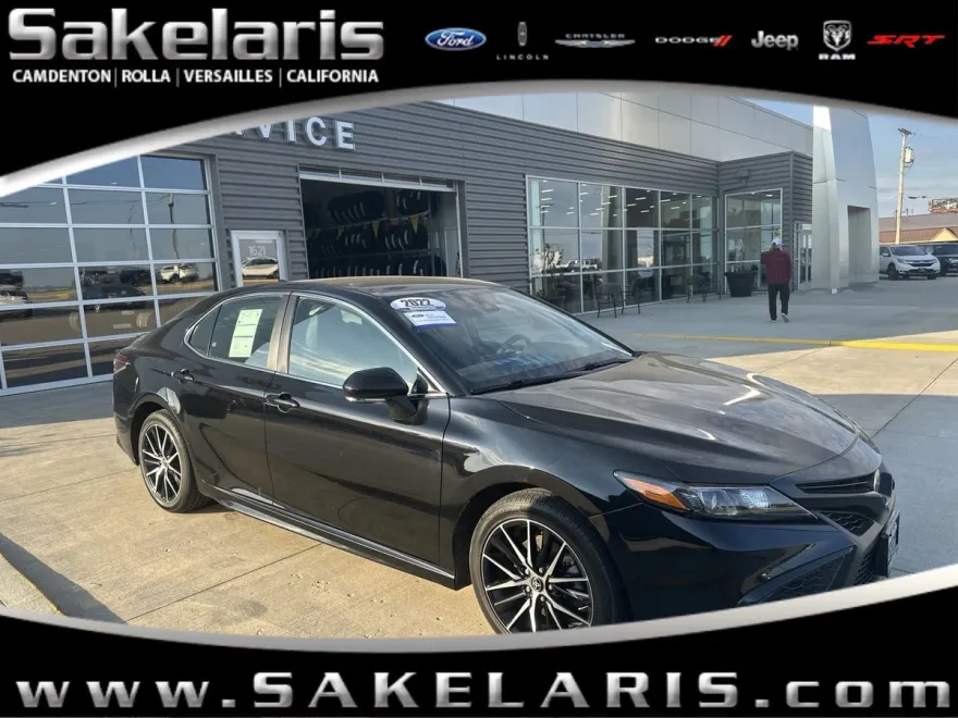 2022 Toyota Camry SE photo 1