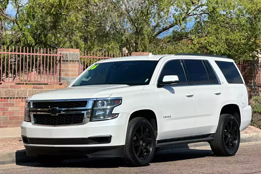 2016 Chevrolet Tahoe LT photo 1