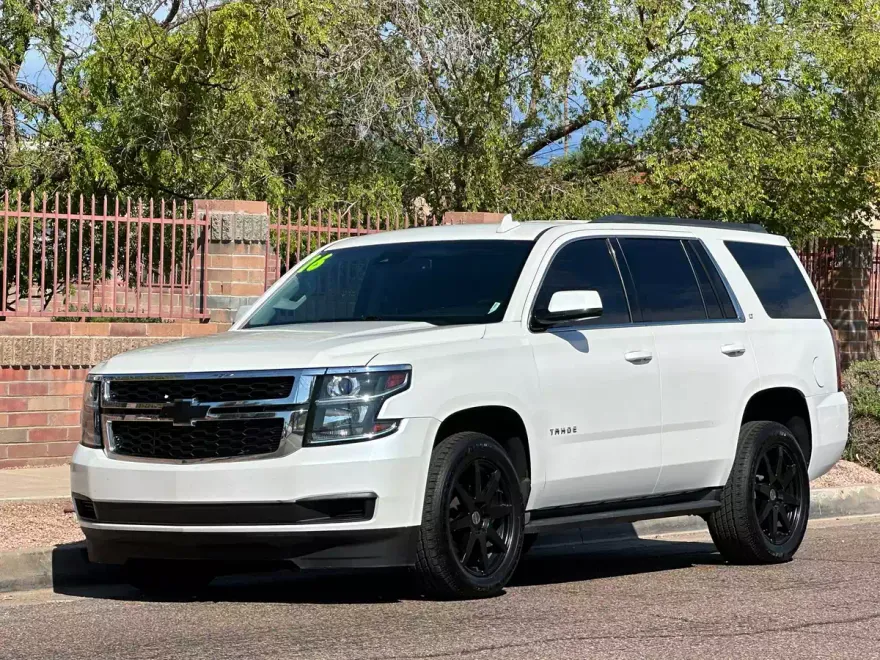 2016 Chevrolet Tahoe LT photo 1